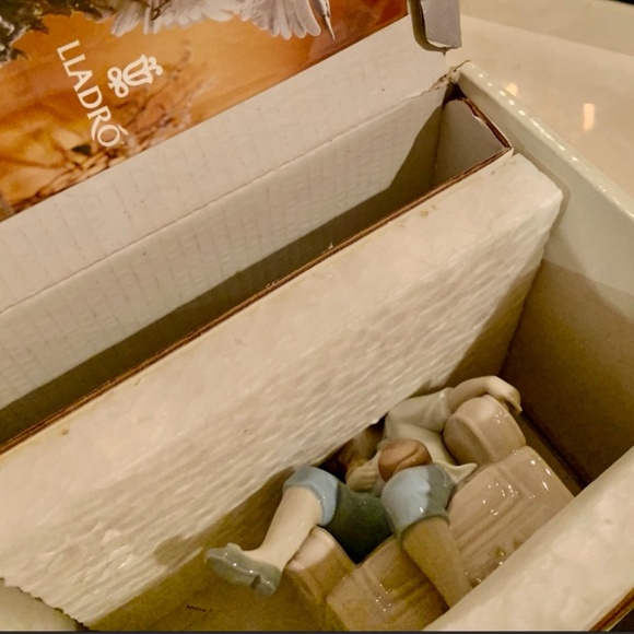 Lladro Naptime Friends Porcelain Figurine New In Box - Picture 9 of 9